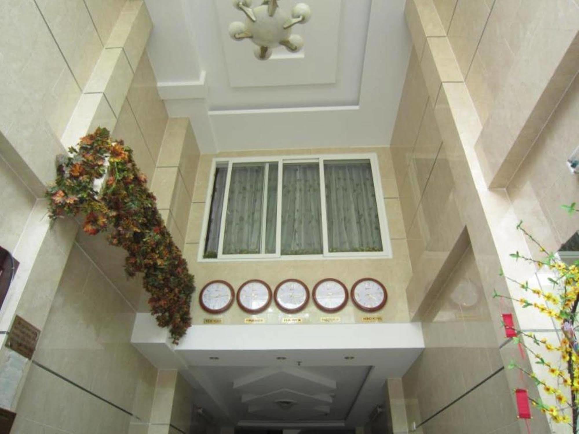 Hoang Thanh Thuy Airport Hotel 1 - Gan Am Thuc Dem Cho Hoang Hoa Tham مدينة هوشي منه المظهر الخارجي الصورة