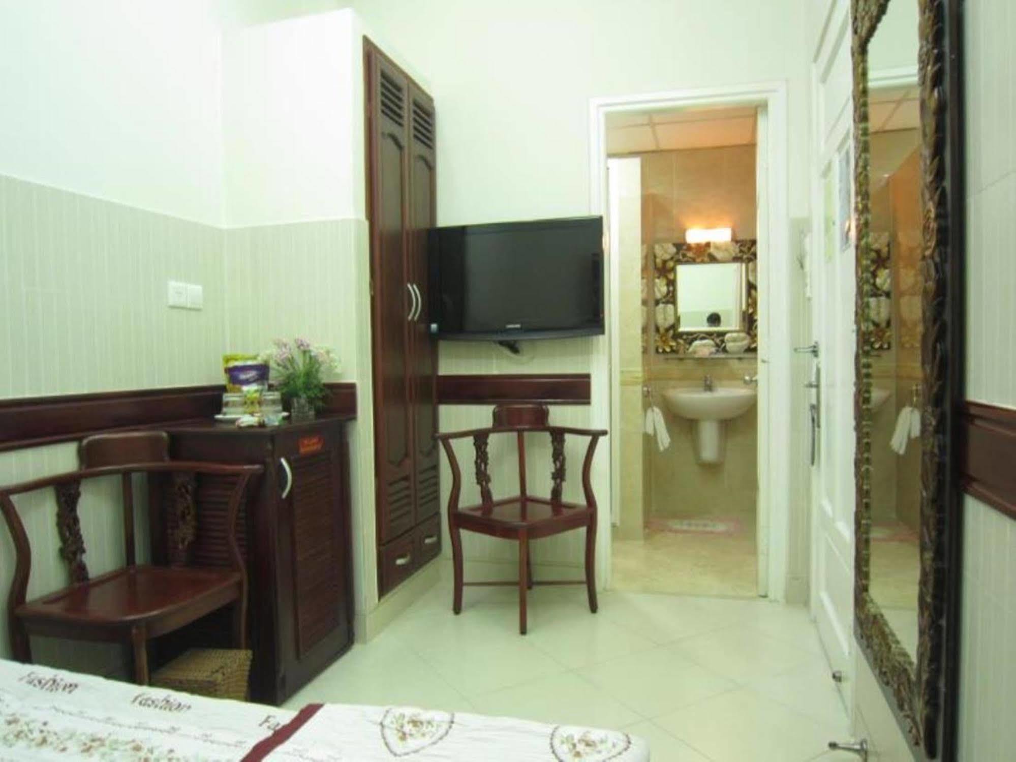 Hoang Thanh Thuy Airport Hotel 1 - Gan Am Thuc Dem Cho Hoang Hoa Tham مدينة هوشي منه المظهر الخارجي الصورة