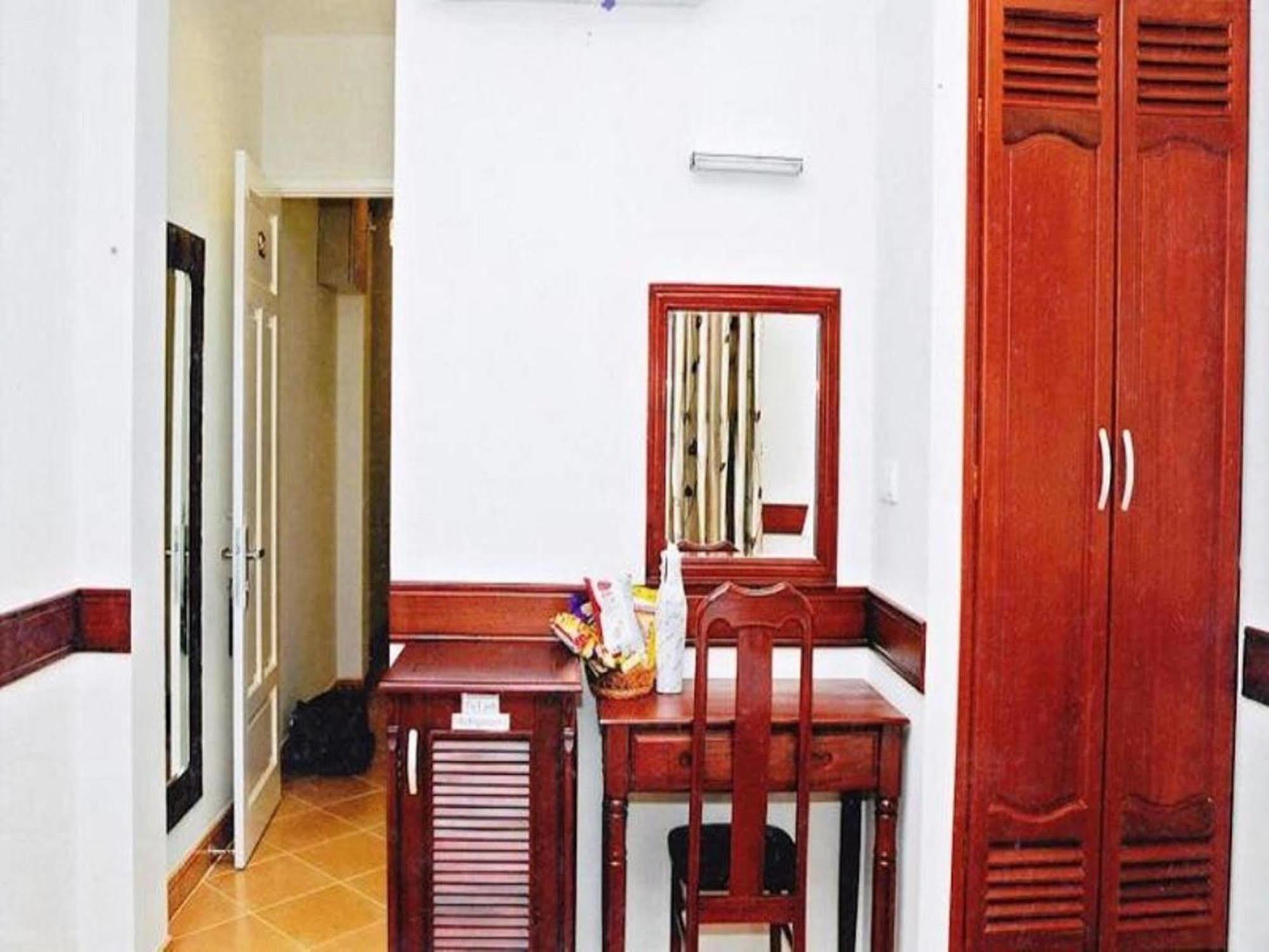 Hoang Thanh Thuy Airport Hotel 1 - Gan Am Thuc Dem Cho Hoang Hoa Tham مدينة هوشي منه المظهر الخارجي الصورة